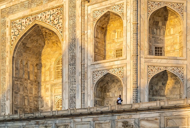 Cuál es la historia de la construcción del taj mahal