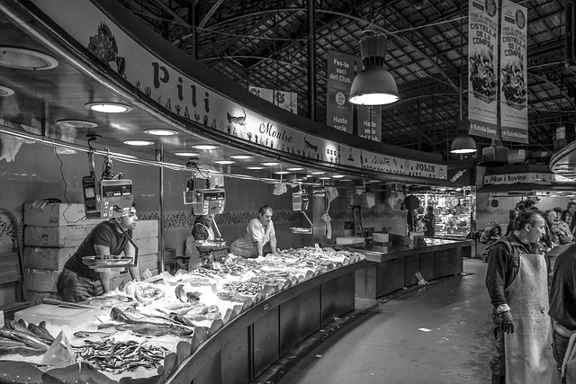 pescaderías en el mercado central de zaragoza